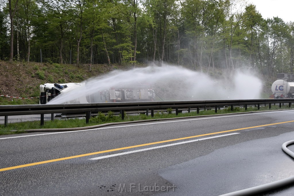 VU Gefahrgut LKW umgestuerzt A 4 Rich Koeln Hoehe AS Gummersbach P039.JPG - Miklos Laubert